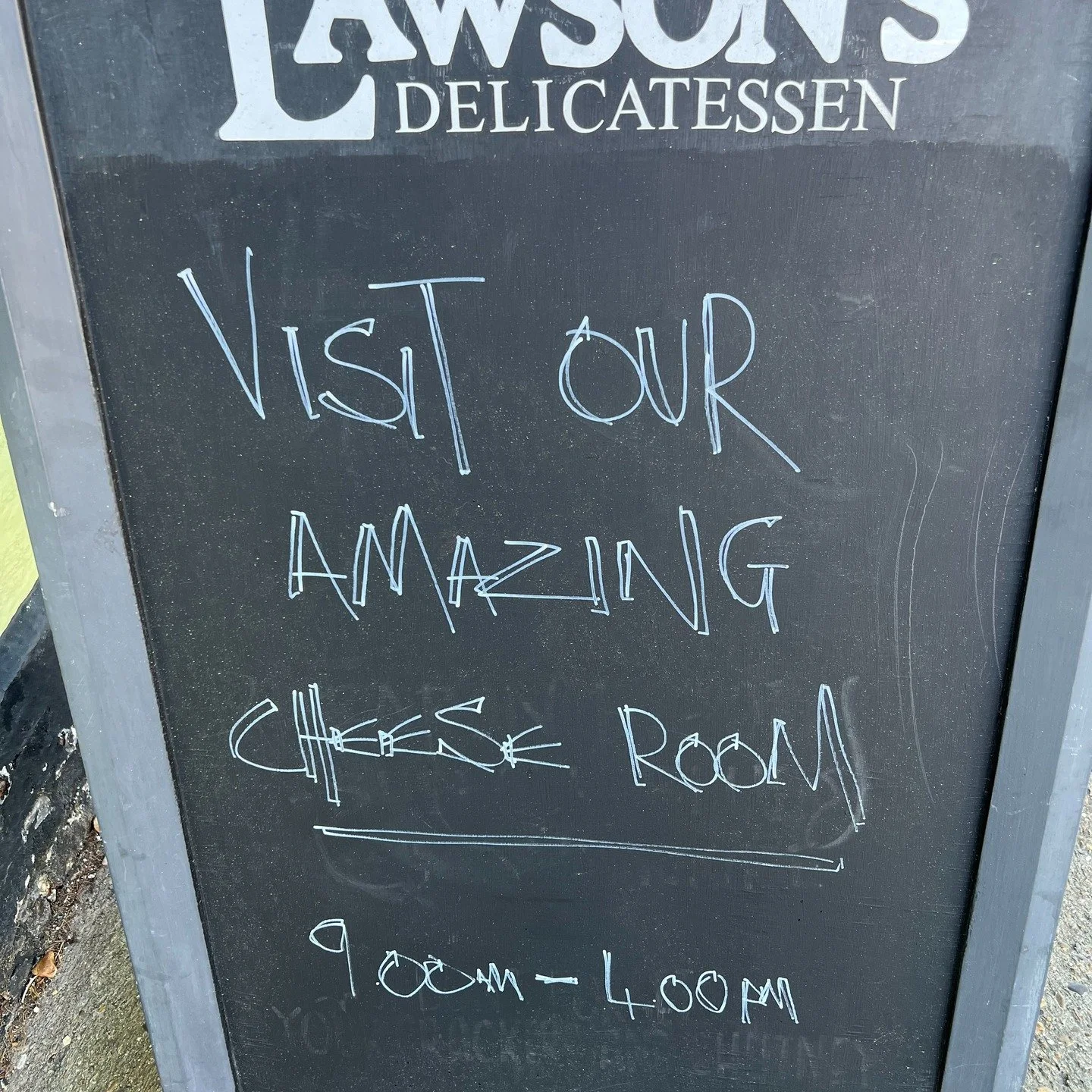 Have been at the wonderful @lawsonsdelicatessenaldeburgh today.....so many goodies inside, so very tempting 😍