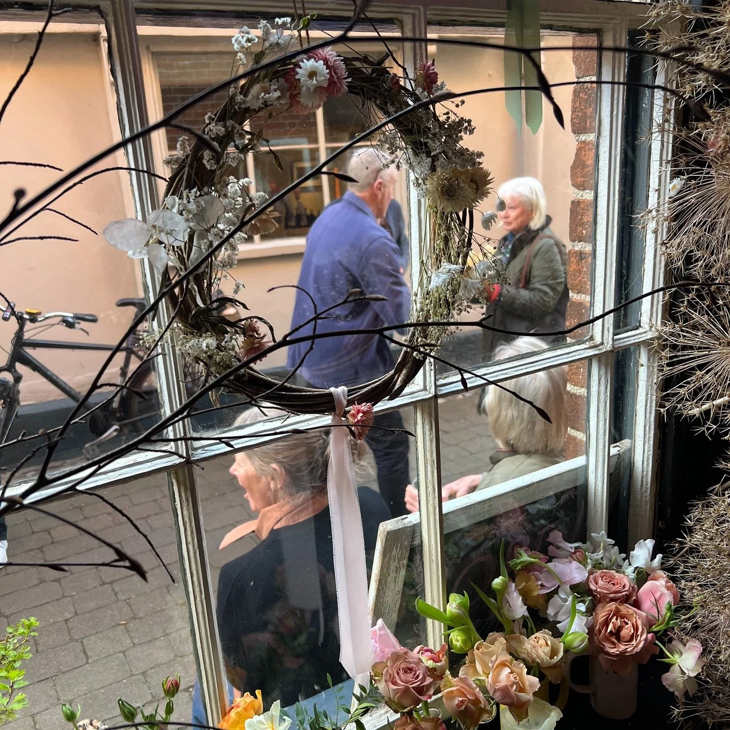 another wonderful early evening market in Framlingham with @silva.wakelyns and myself. Simon brought wine for everyone to taste which made the queueing seem so civilised! Do come along, you would love it....Thursdays 😋