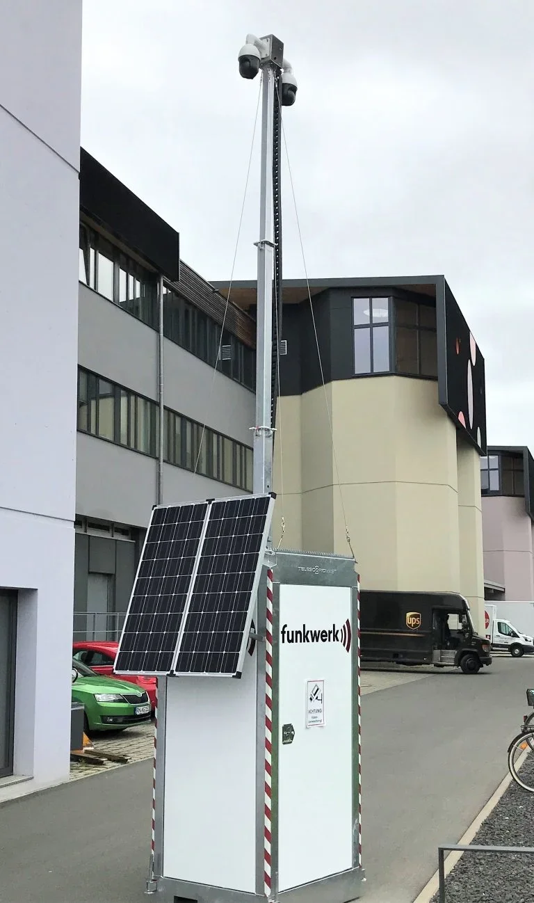 funkwerk-mobile-kamerastation-efoy-tower-768x1298.webp