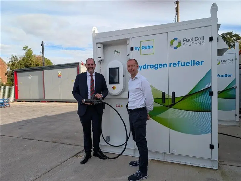 Local MP Visits Fuel Cell Systems in Hungerford