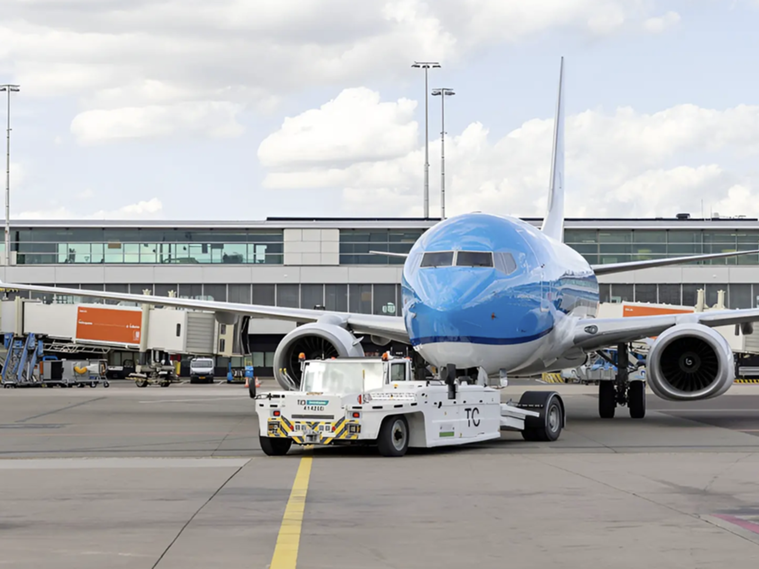 Hydrogen Refuelling for Low-Emission Ground Operations