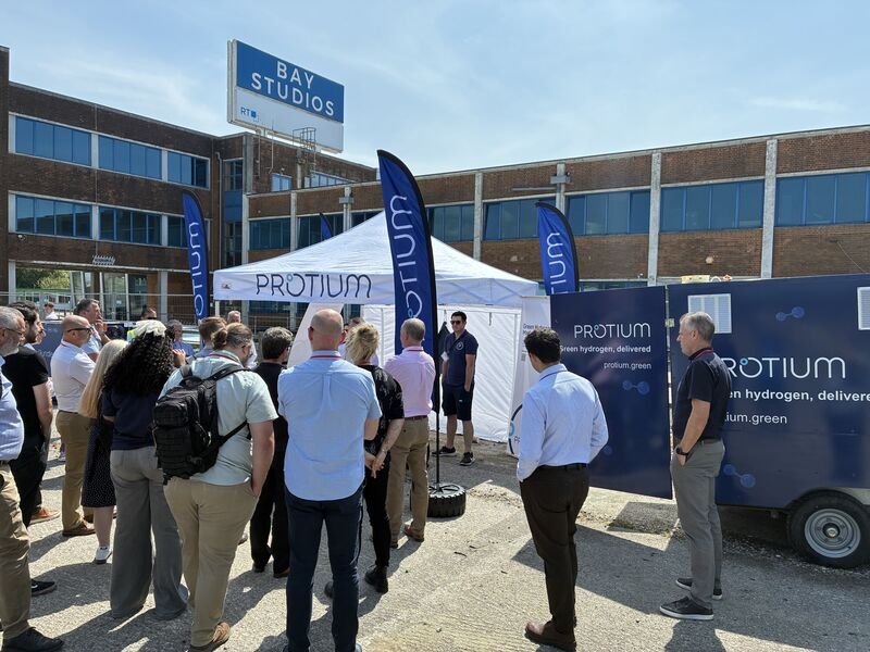 Protium Stand