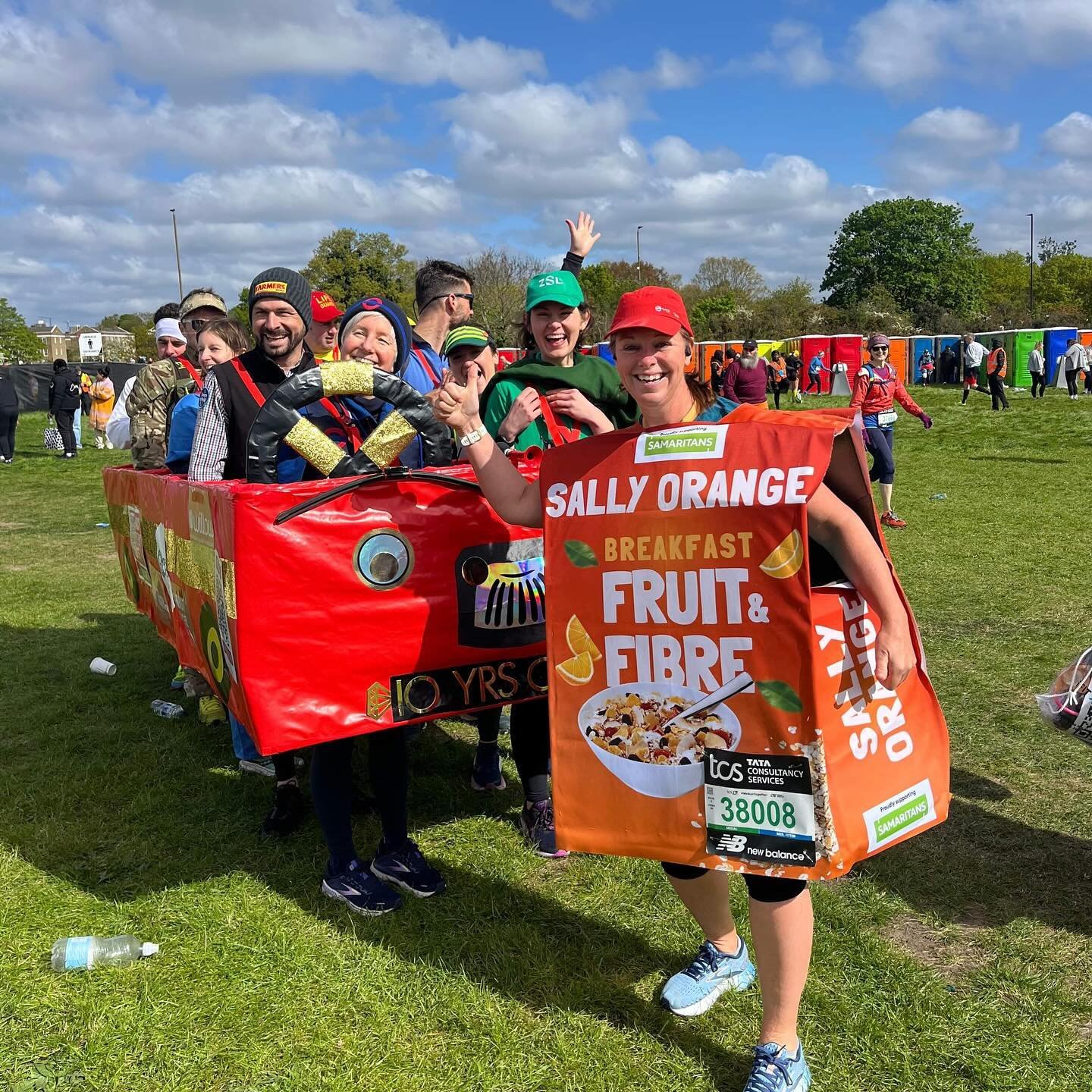 Congratulations to everyone that ran the @londonmarathon this weekend - what an incredible achievement of which we are in awe. 

You won&rsquo;t believe who bumped into each other! It was only #TeamMintridge&rsquo;s @sallyorangembe &amp; our trustee,