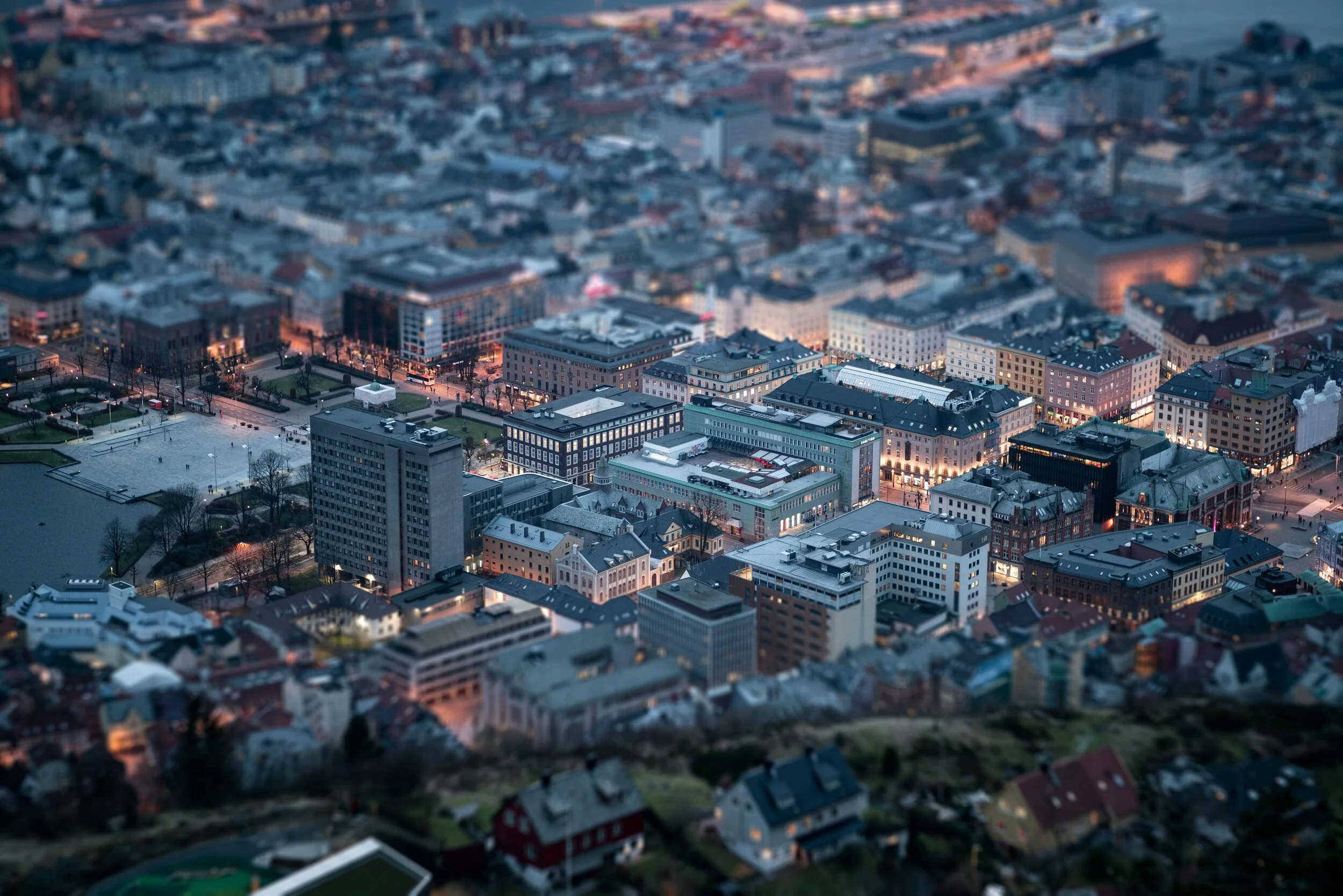 daniel-tafjord-GKkMSZ3zTg4-unsplash.jpg