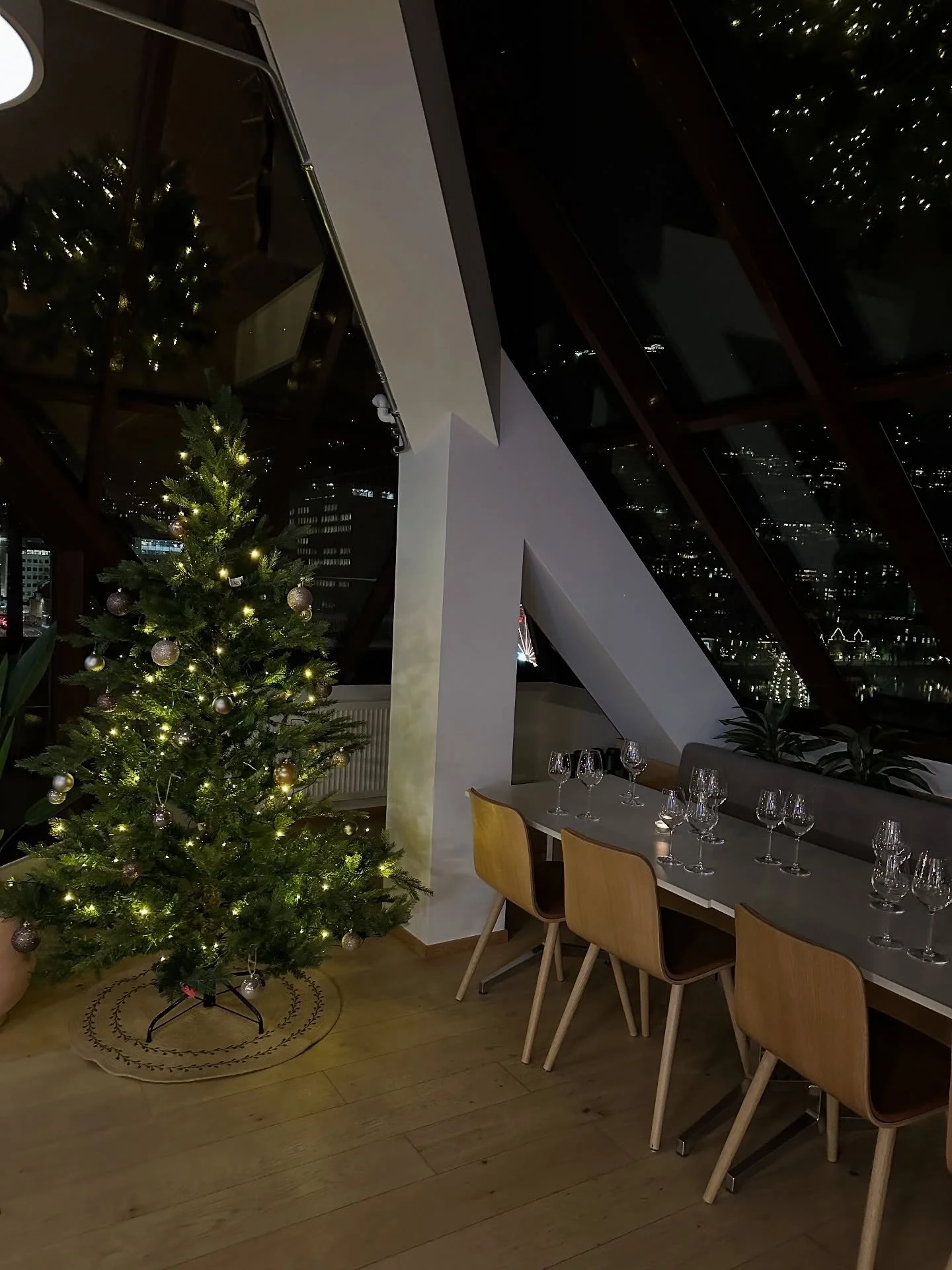 Christmas Party hos @wikborgrein 13. november🎄 P&aring;melding finner du i bio⭐️ 
Vi gleder oss til &aring; se deg!