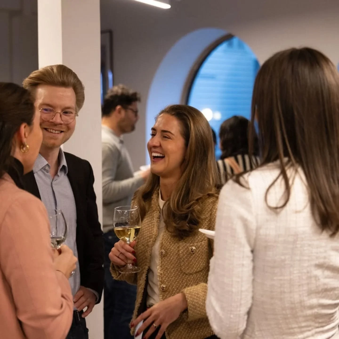 Vi har det s&aring; kjekt n&aring;r vi samler v&aring;re medlemmer til kick off 🎉 Takk til alle som deltok p&aring; torsdagens medlemstreff p&aring; V39. Takk til @vestenfjeldske_eiendom og @cms_kluge  for samarbeidet

Foto @oysteinhaaraphoto