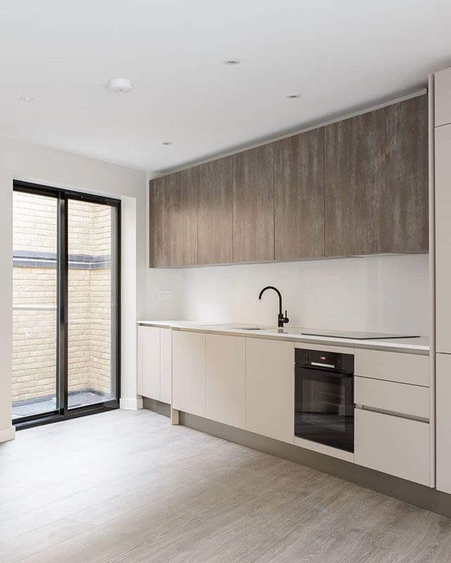 Isis Street is nearing completion, almost ready for tenants to move in at the weekend. We love the crittall style doors! 📷:@wavis_
#crittall #earlsfield #newbuild #london #avisappleton #design #kitchenrenovation