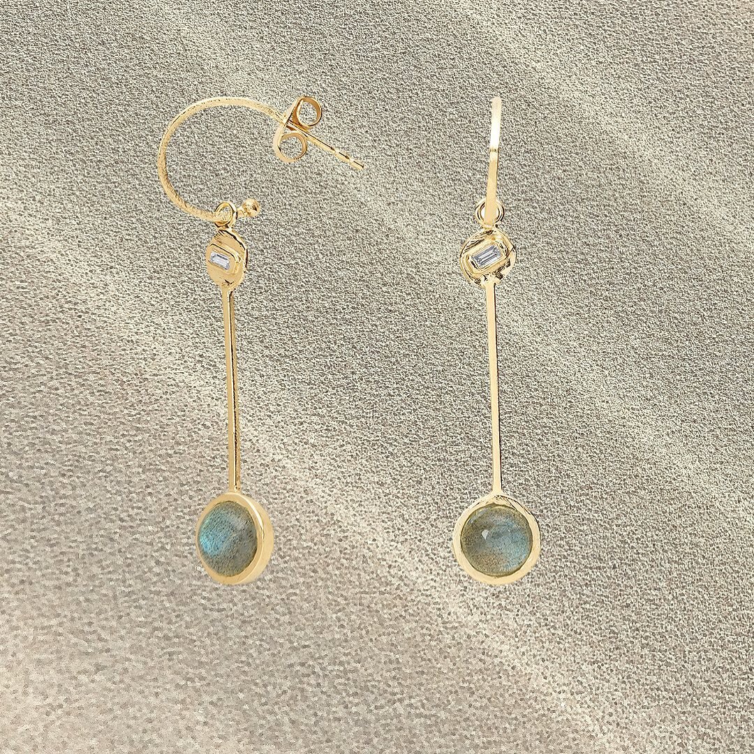 The Jodee Earrings are handcrafted from 14ct gold with a Diamonds and Labradorites Stones ✨

#naguykashanejewelry #bijoux #power #woman #entrepreneur #precious #power #women #jewelry #gold #powerwoman #lifestyle #handmade #belgium #brussels #belgianp