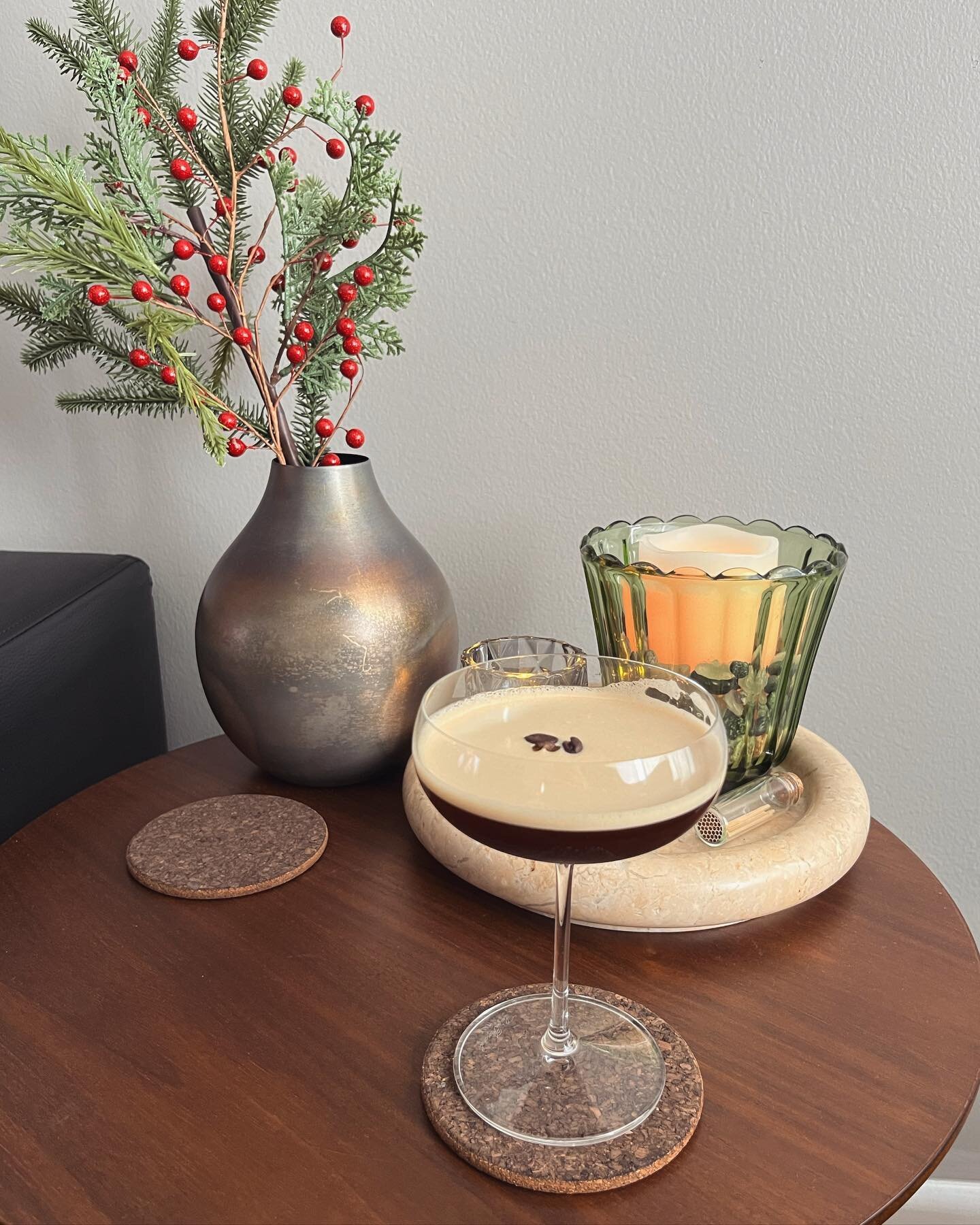 Christmas cocktails!! Is there anything merrier? Here are some of my favs from this holiday season 🥃🎄🥂

❄️❄️❄️

1. Tequila Espresso Martini 

&bull;1 oz freshly brewed espresso (1 shot of espresso)
&bull;2 oz silver tequila
&bull;&frac12; oz Kahlu