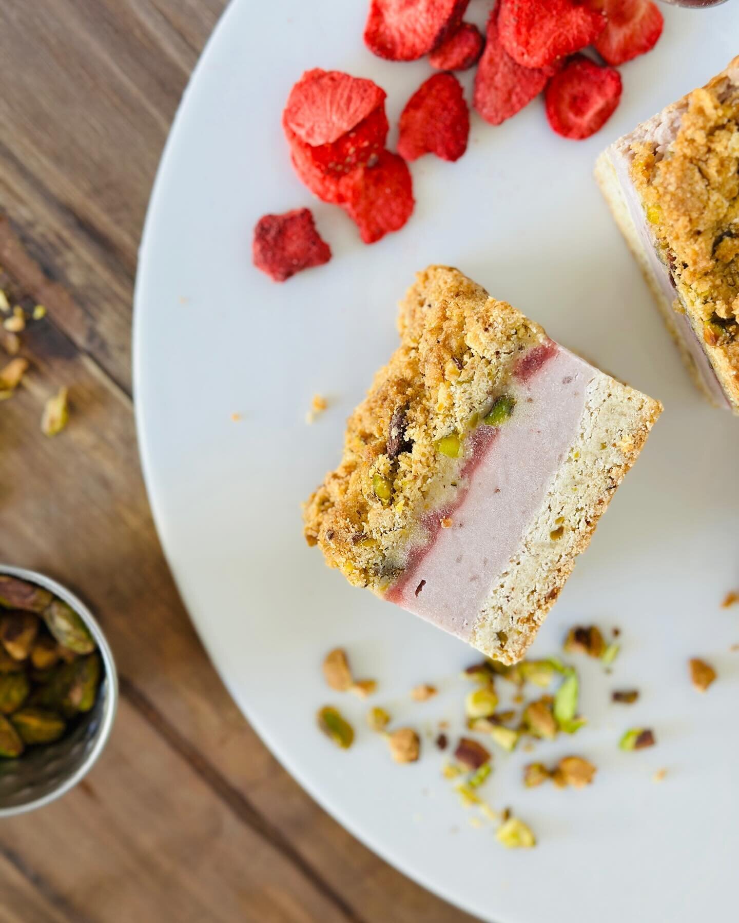 S T R A W B E R R Y  P I S T A C H I O

New item alert! Our strawberry pistachio cheesecake streusel bar. Layered cheesecake with pistachio and strawberries with a streusel topper.

Available now! Come try one on this sunny Thursday.

🍓🍰🍓🍰🍓🍰🍓