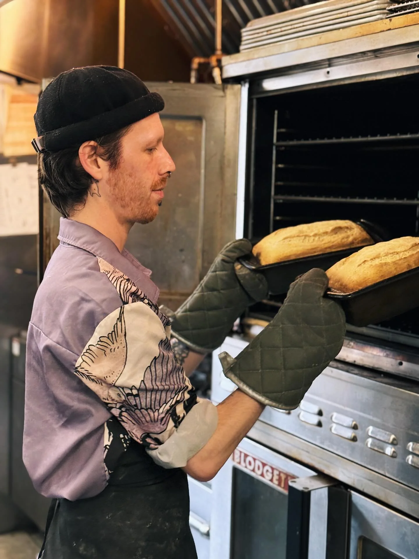 B A K E D  F R E S H

Did ya know that @riseauthenticbaking makes allll of the bread for @fikagrandrapids fresh daily!?

Since the start of Rise, we&rsquo;ve wanted our bread to be honed in and thought through enough that our non GF folk wouldn&rsquo