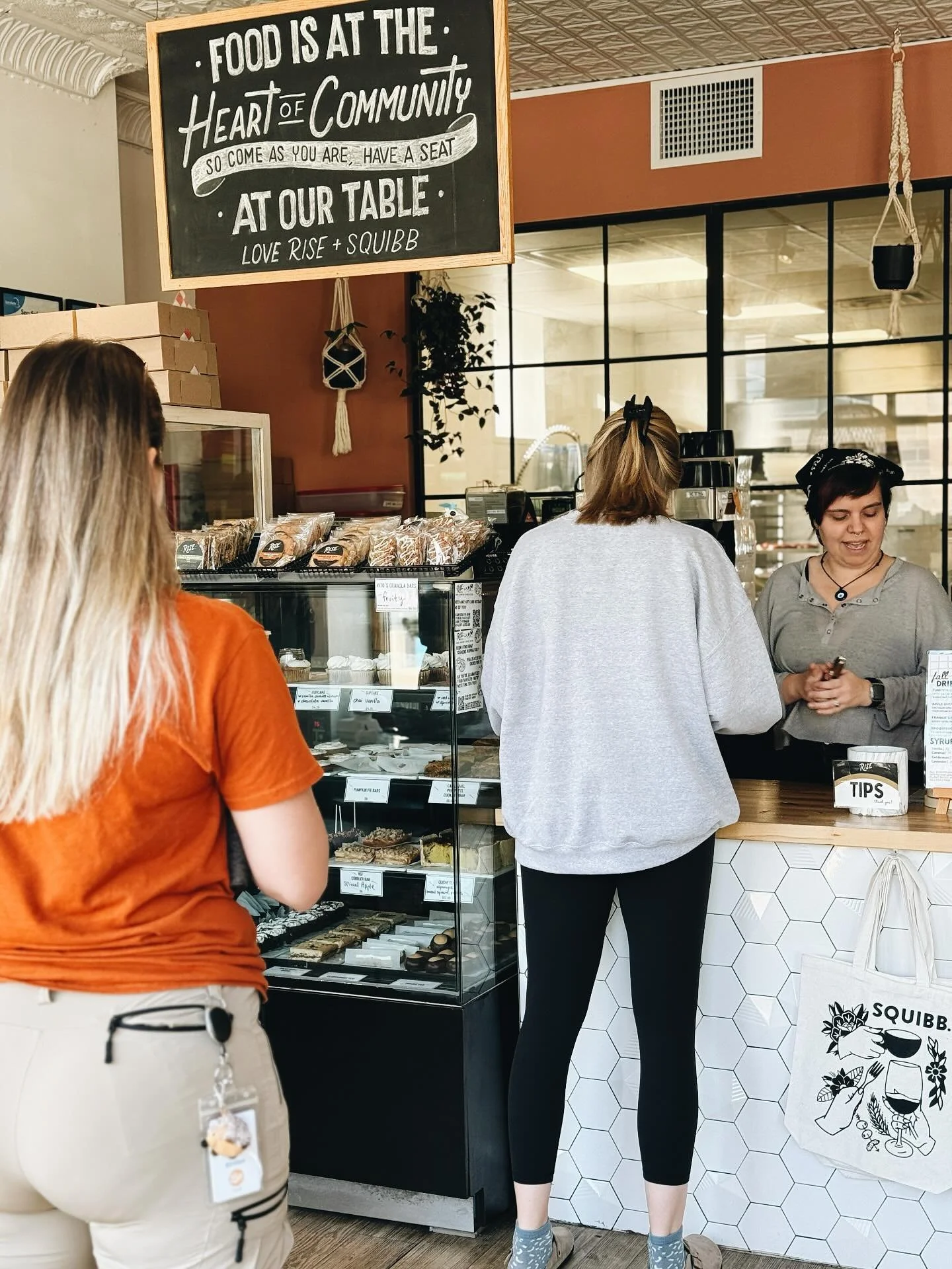 Happy Sunday, friends! 

We&rsquo;ve got a full case of good goods and @squibbgrandrapids baristas are ready to sling fall bevs all day!

See you soon?