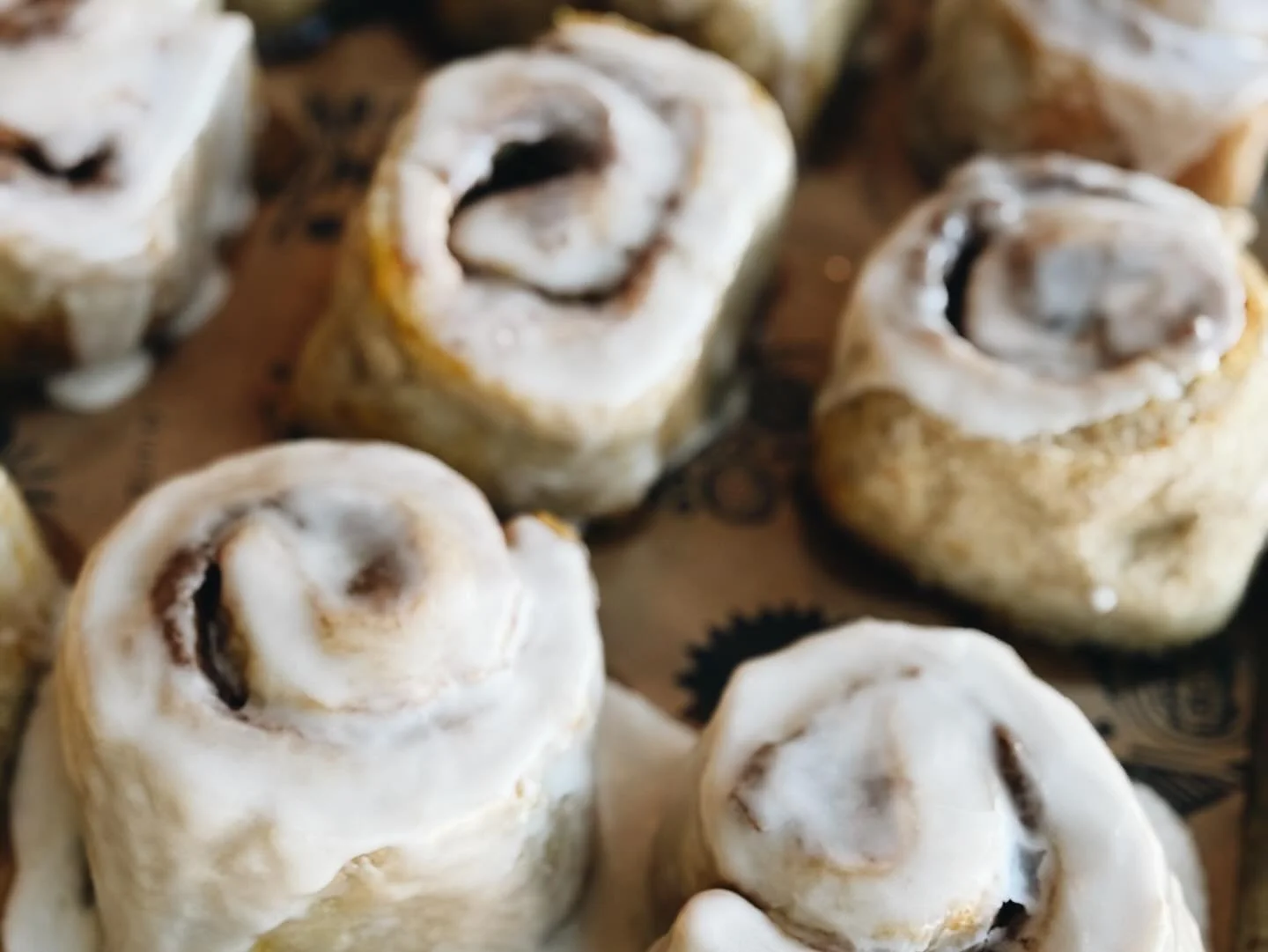 Hmmm this sunny fall afternoon calls for a pumpkin cinnamon roll, does it not!?

(Pro tip: warm it uppppp)

Stop in! Here til 5 today.