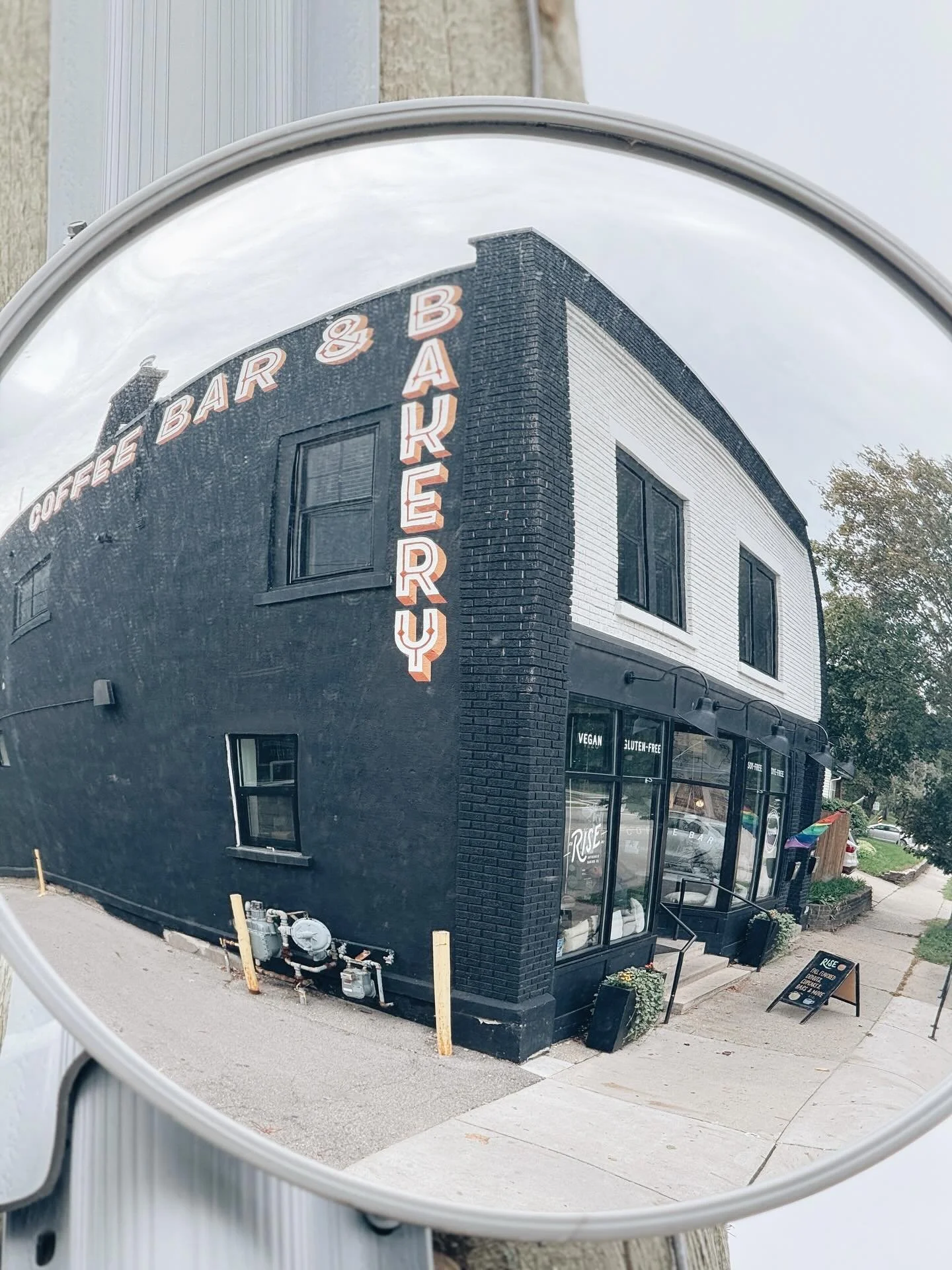 What&rsquo;s that cute place I see in the mirror?
Better come check it out!