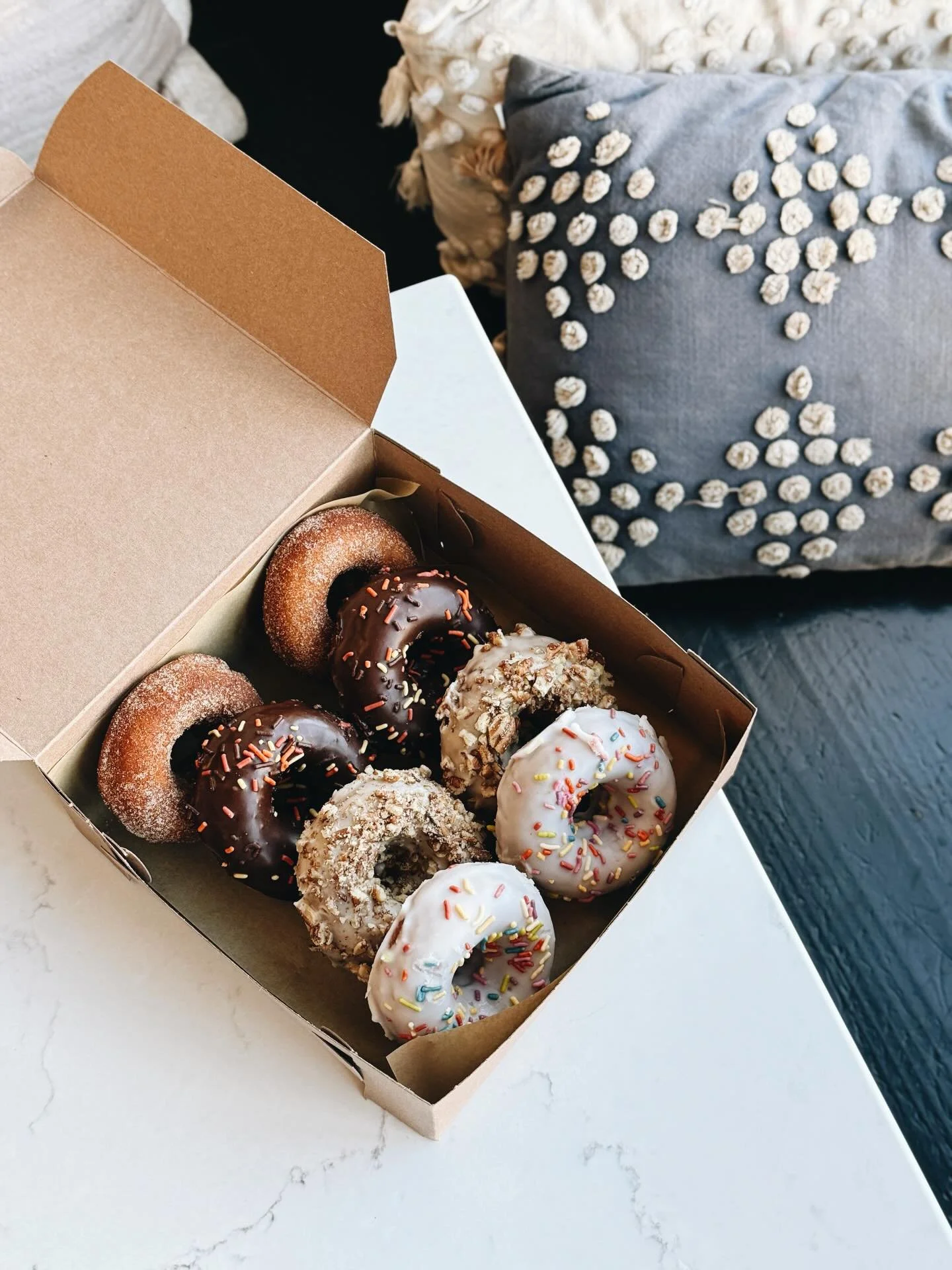 Today&rsquo;s a goooood day to pop in for a box of donuts!! 
We&rsquo;ve got pumpkin and apple cider donuts today, come enjoy some seasonal fall goodness!