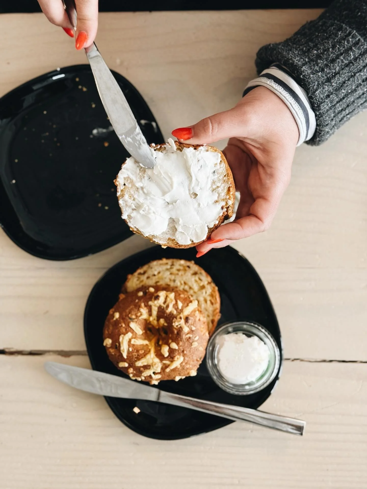 BAGEL TIME!

Stop in for a mid morning snack! Our bagels today are sea salt and tomato basil!

Try it with vegan butter or vegan cream cheese!