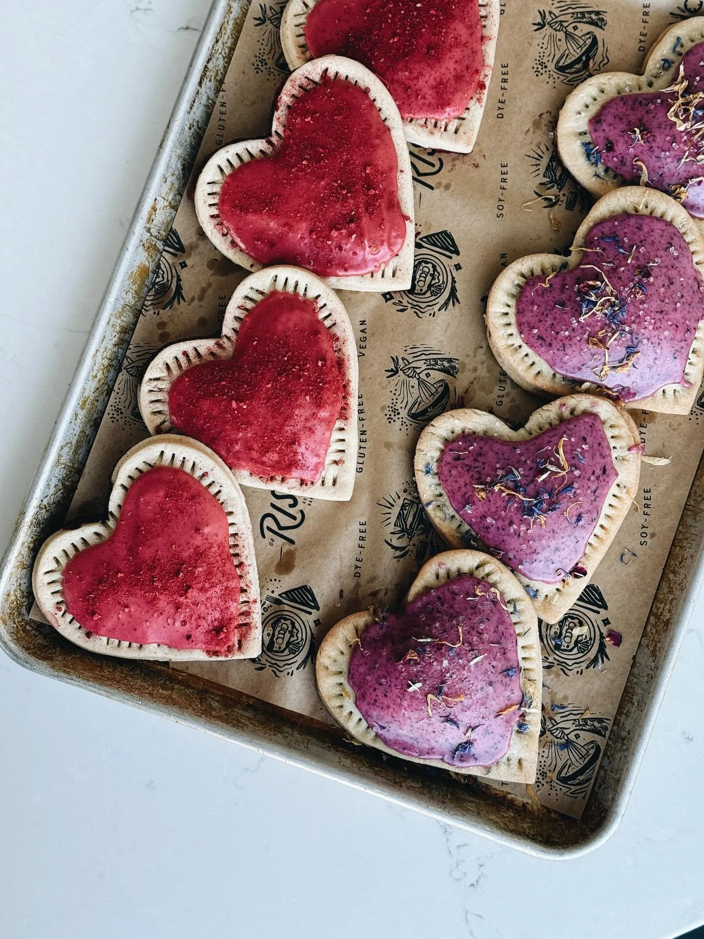 &hearts;️ YUM HEARTS &hearts;️

We&rsquo;ve got raspberry and blueberry yum hearts today!!
Stop by and grab one for you and one for someone you loooove.