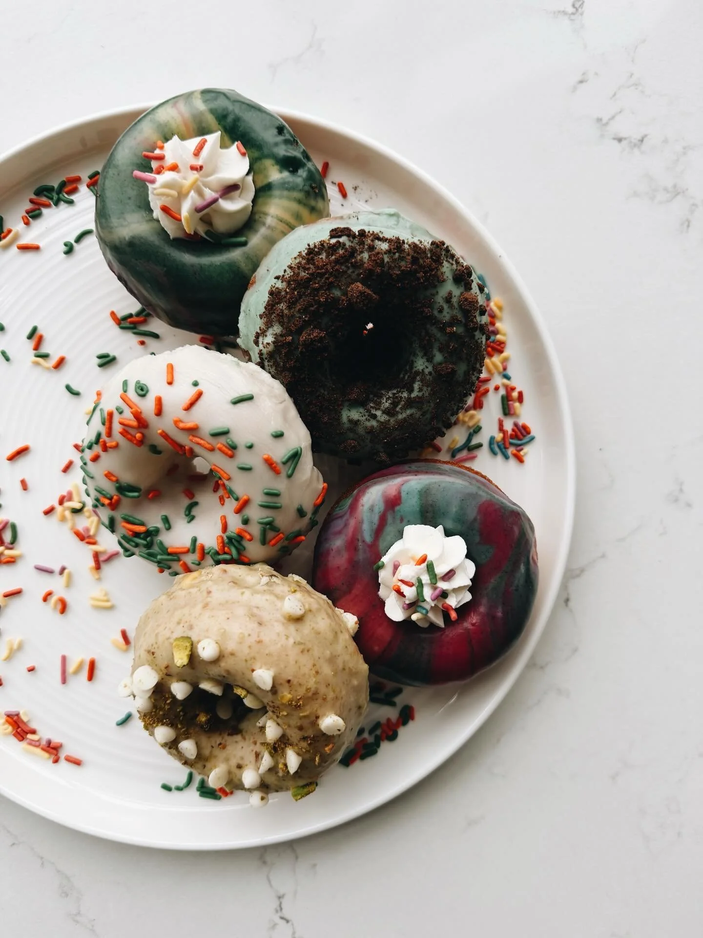 Saint Patrick&rsquo;s day donuts are available todaaay!

Come try one of these amazing flavors!
- white chocolate pistachio 
- mint chocolate chip
- sprinkle chip