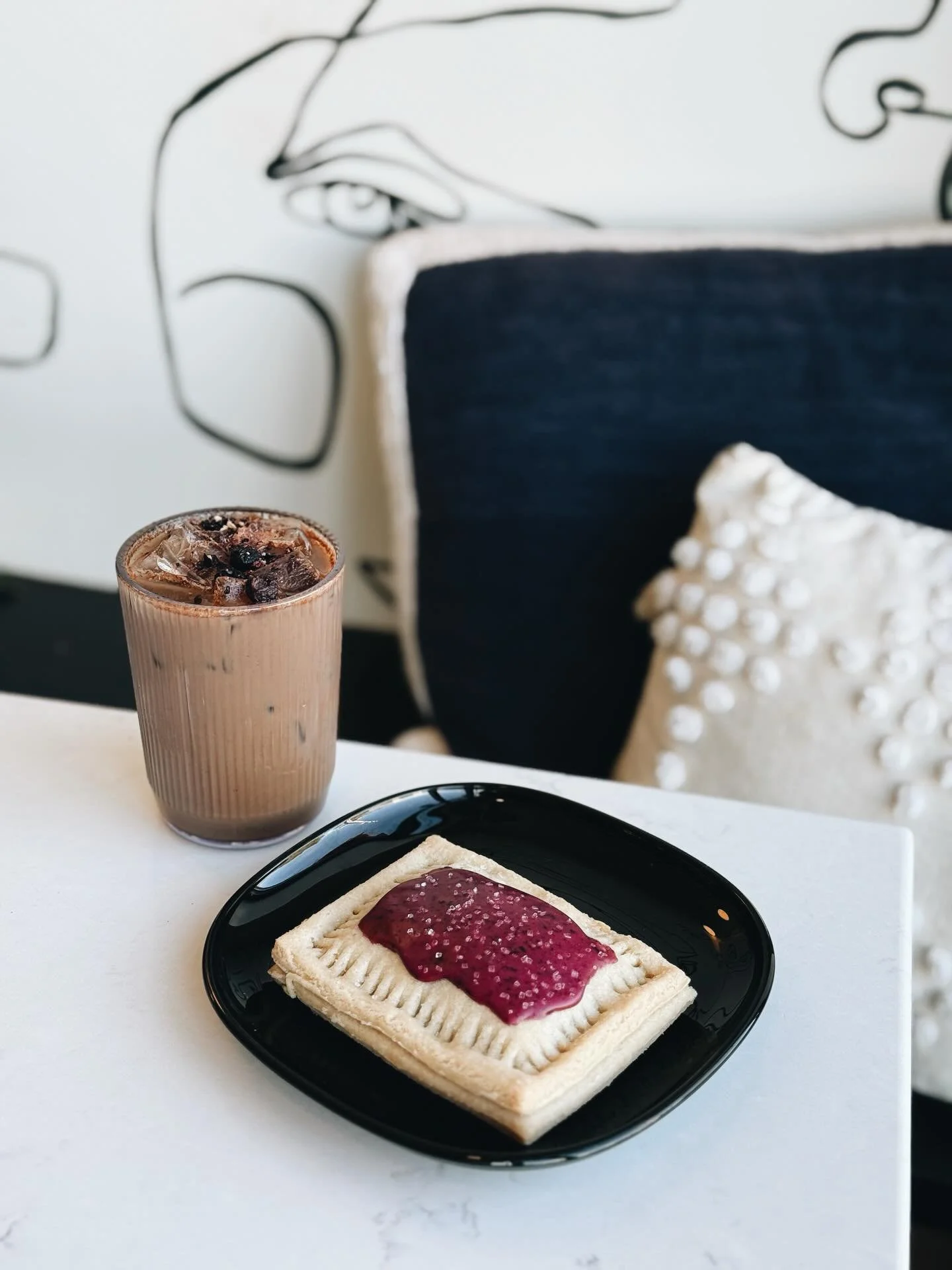 An iced blueberry cobbler latte and yum tart? Cannnnt go wrong.

See ya soon pals! 
Happy Friday!