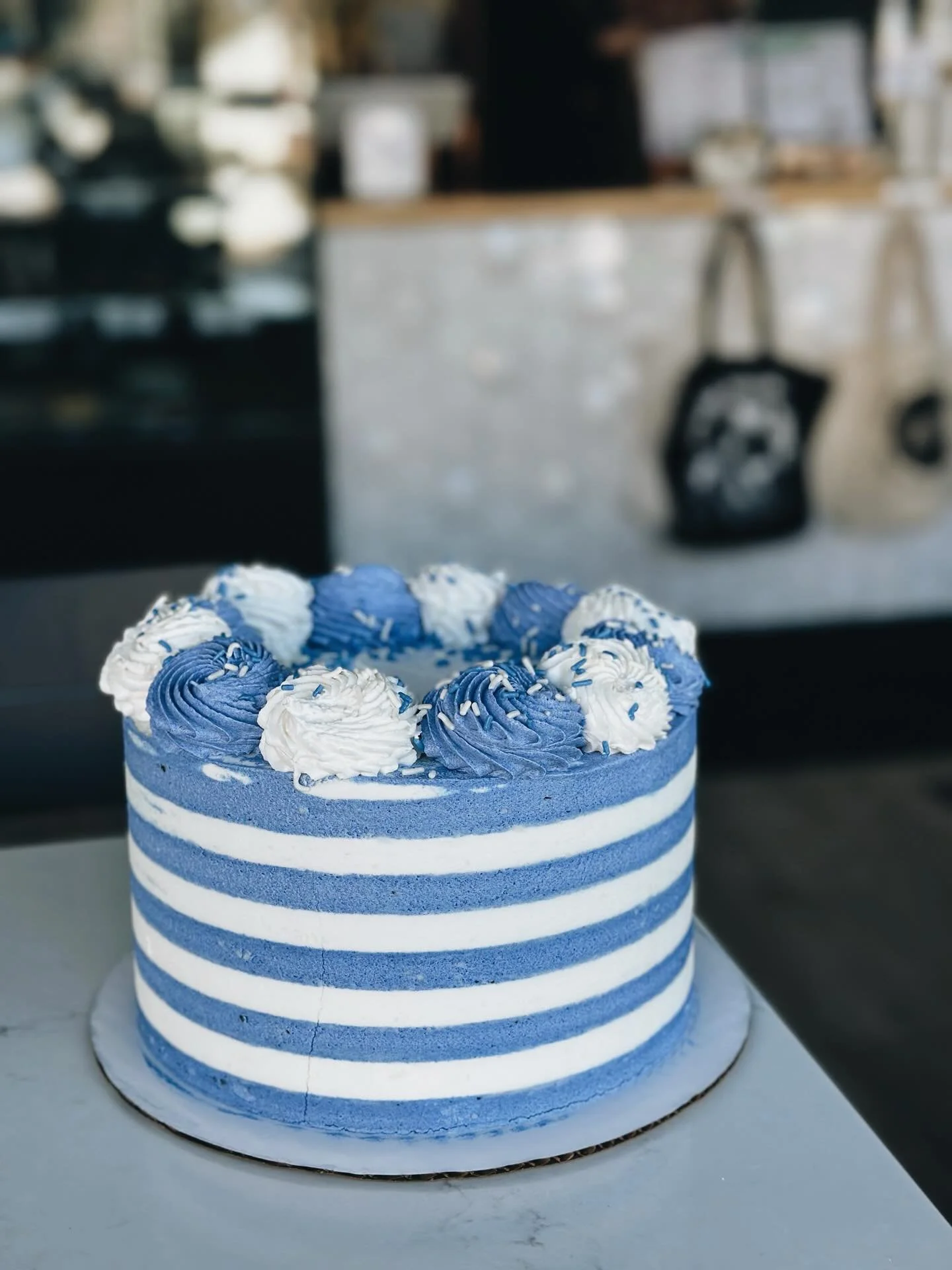 It&rsquo;s grad season!
Get your orders in now, it gets busy busy!

Check out this GVSU cake from last year! We can do any color, and you can send us style inspo as well!

Click the link in our bio to get your order started!