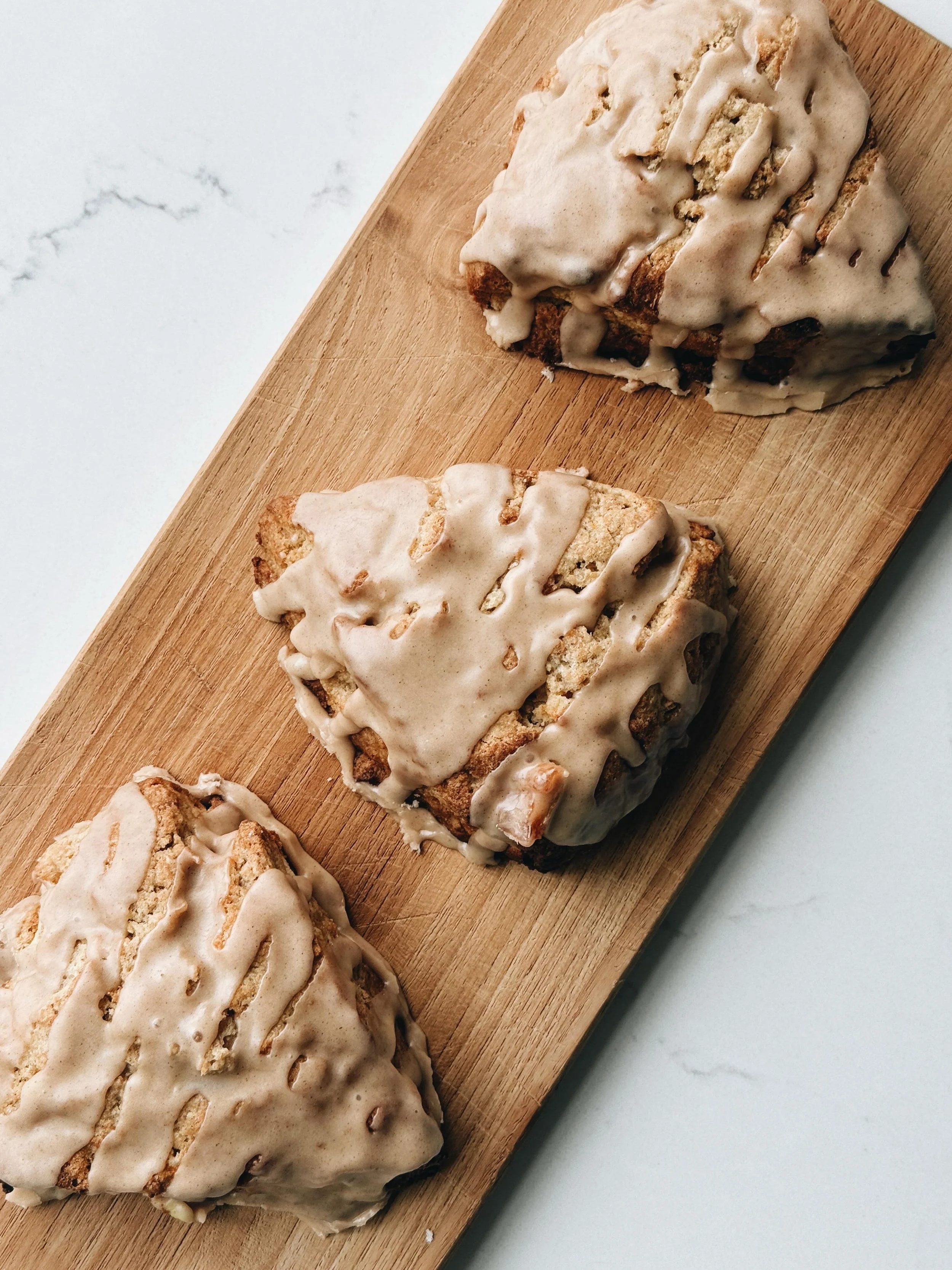 These spiced peach scones are calling your name!

Were here til 5 today!

See ya soooon!