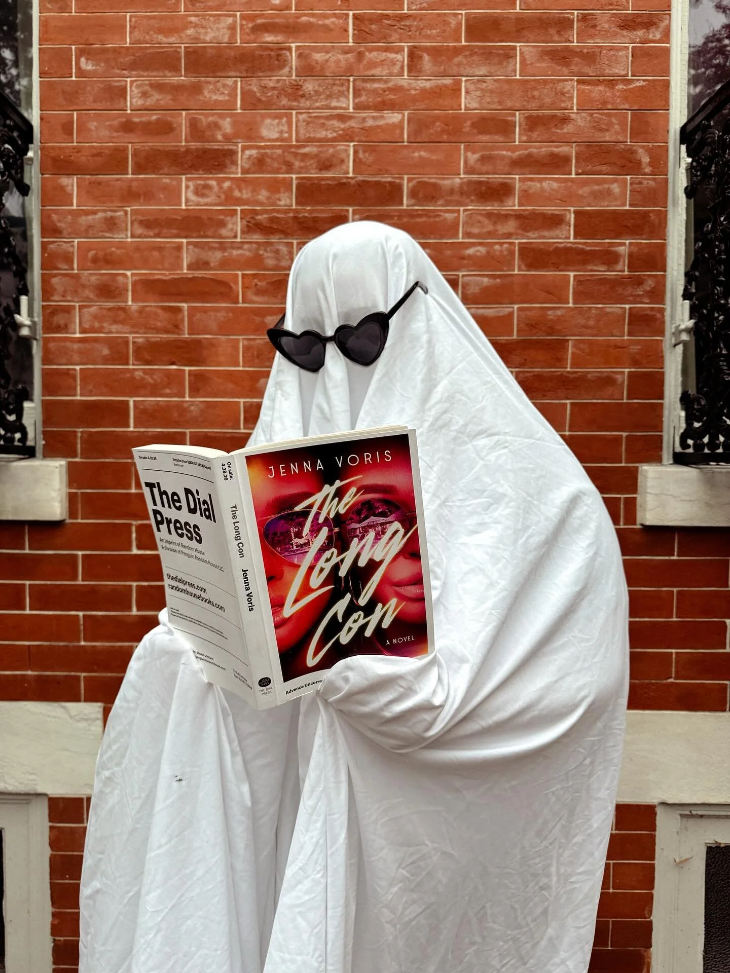 tis the damn season 👻🎃

(The Long Con hits shelves June 2nd but it&rsquo;s also a great spooky szn read if you consider the fact that there&rsquo;s nothing scarier than working for a man)