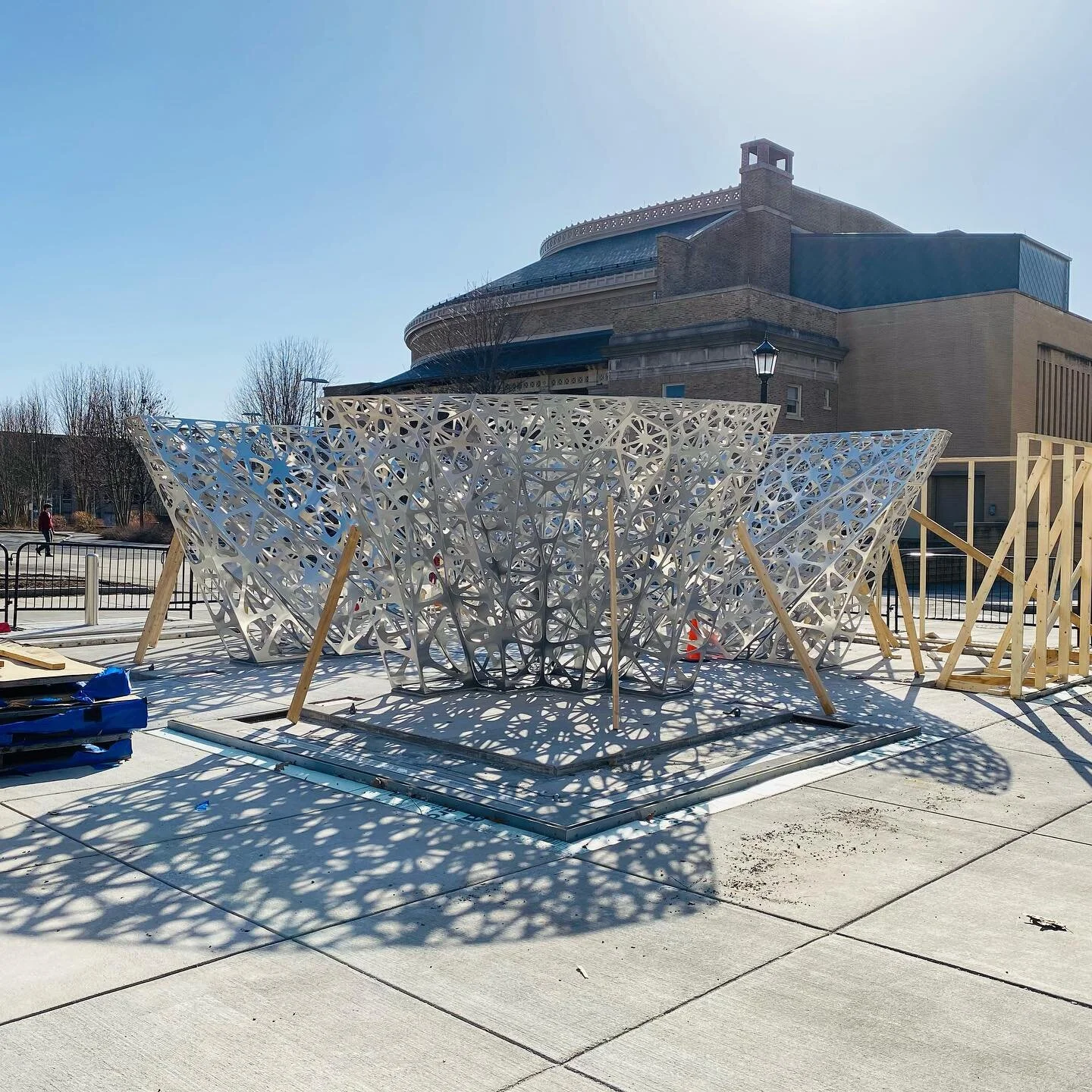 Installation of PolyForm Day 2! A permanent responsive pavilion structure by Jenny Sabin Studio commissioned by @cornellhumec in honor of amazing S. Kay Obendorf.
#yearsinthemaking #humancentereddesign #designscience #structuralcolor #digitalfolding