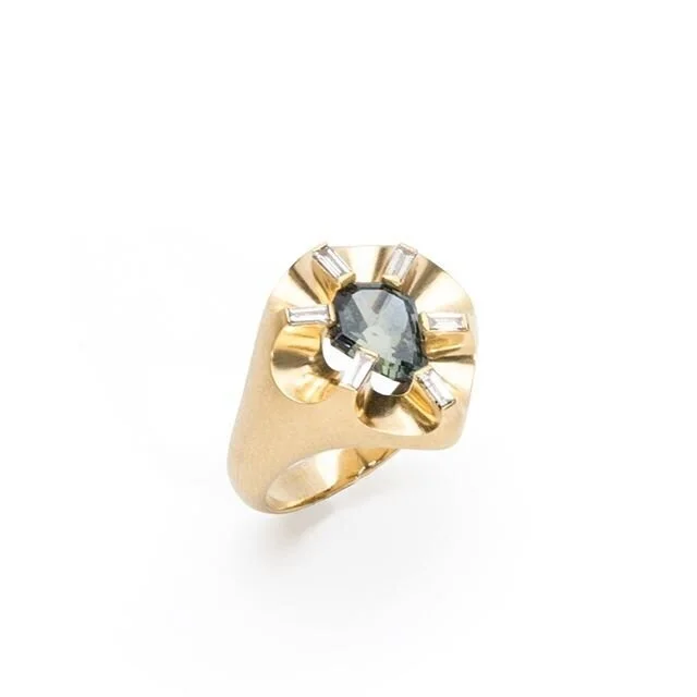 Color change Trebliganna sapphire ring by Lukas Casper
