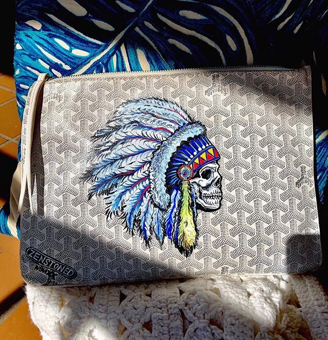 ✯ 𝐆𝐨𝐲𝐚𝐫𝐝 𝐱 𝐙𝐄𝐍𝐒𝐓𝐎𝐍𝐄𝐃 ✯
&ldquo;Big Chief&rdquo; #Zenstoned custom Goyard pouch for @jewelhaus10 💎