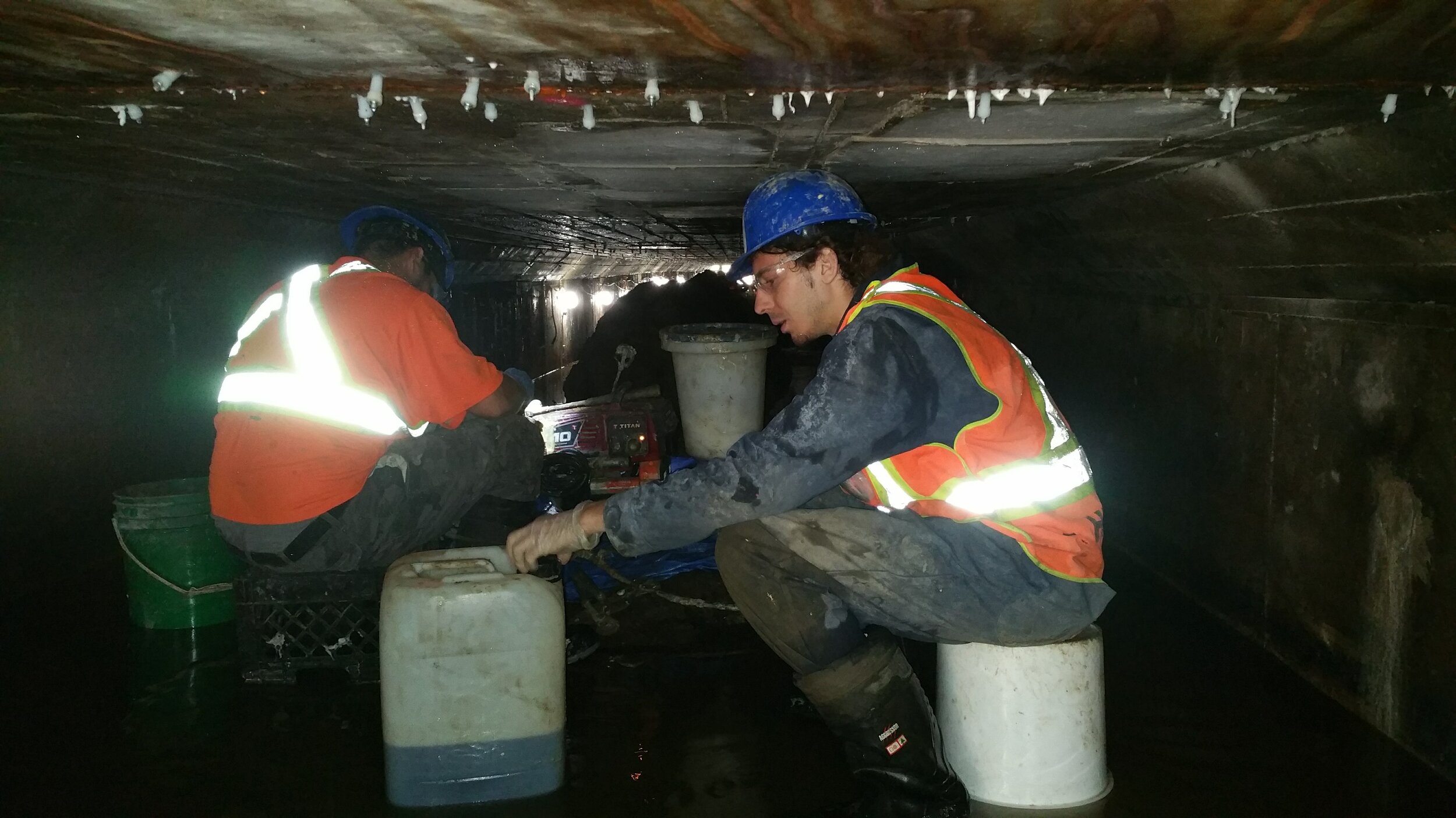 MTO - Concrete repair injection in 401 tunnel 20170921_095502.jpg