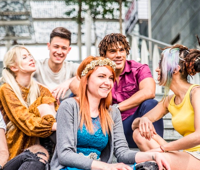 Sophomore Settles for Interterm Friend Group