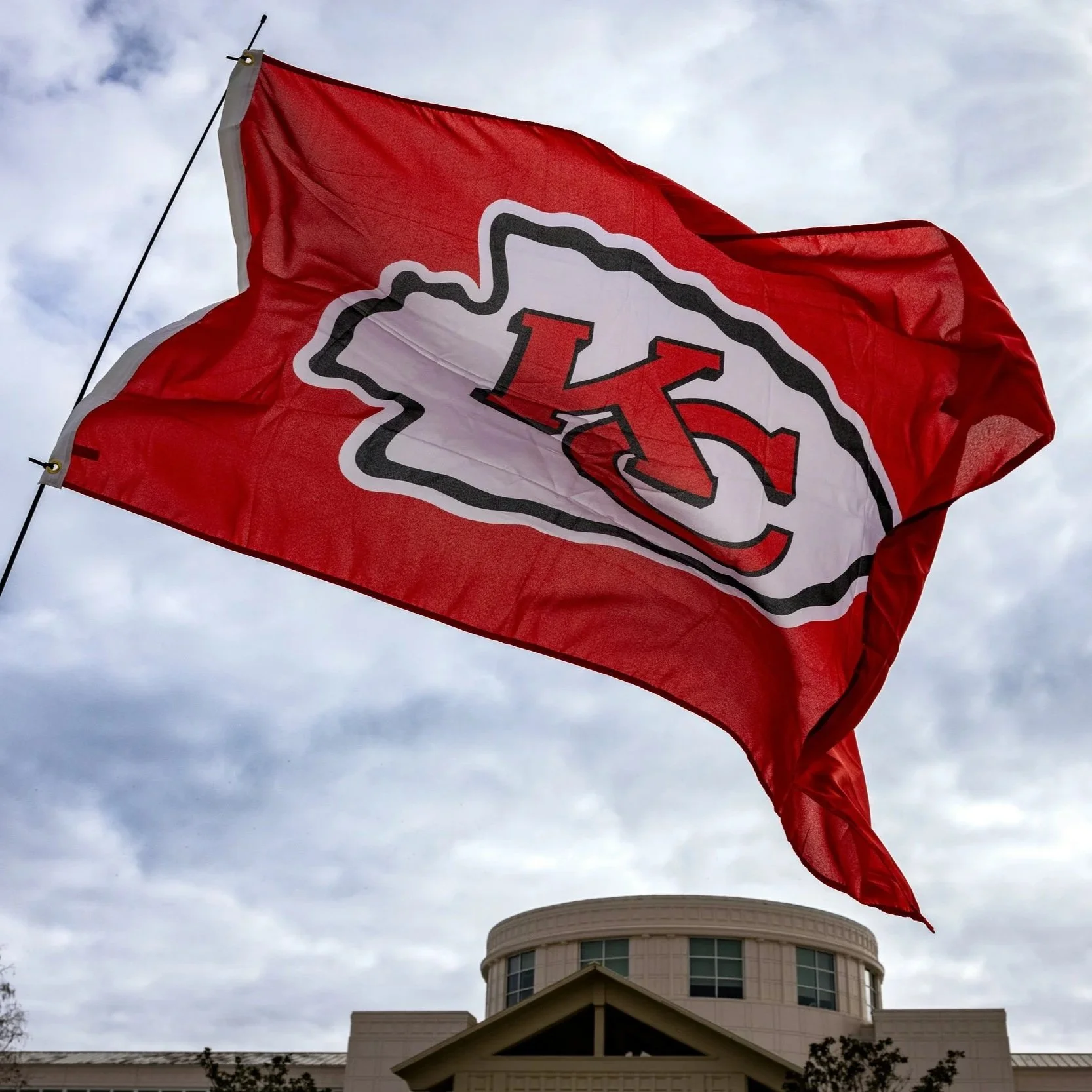 WE’RE NOT IN KANSAS (CITY, MISSOURI) ANYMORE: ANTITRUST AND INTERSTATE COMPETITION IMPLICATIONS IN THE CHIEFS’ STADIUM RELOCATION FROM MISSOURI TO KANSAS