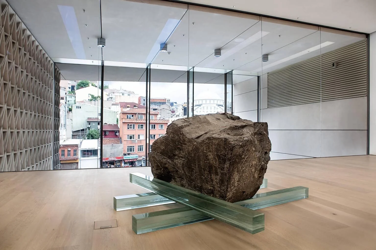 Ayşe Erkmen's exhibition "Whitish" at ARTER in Istanbul 