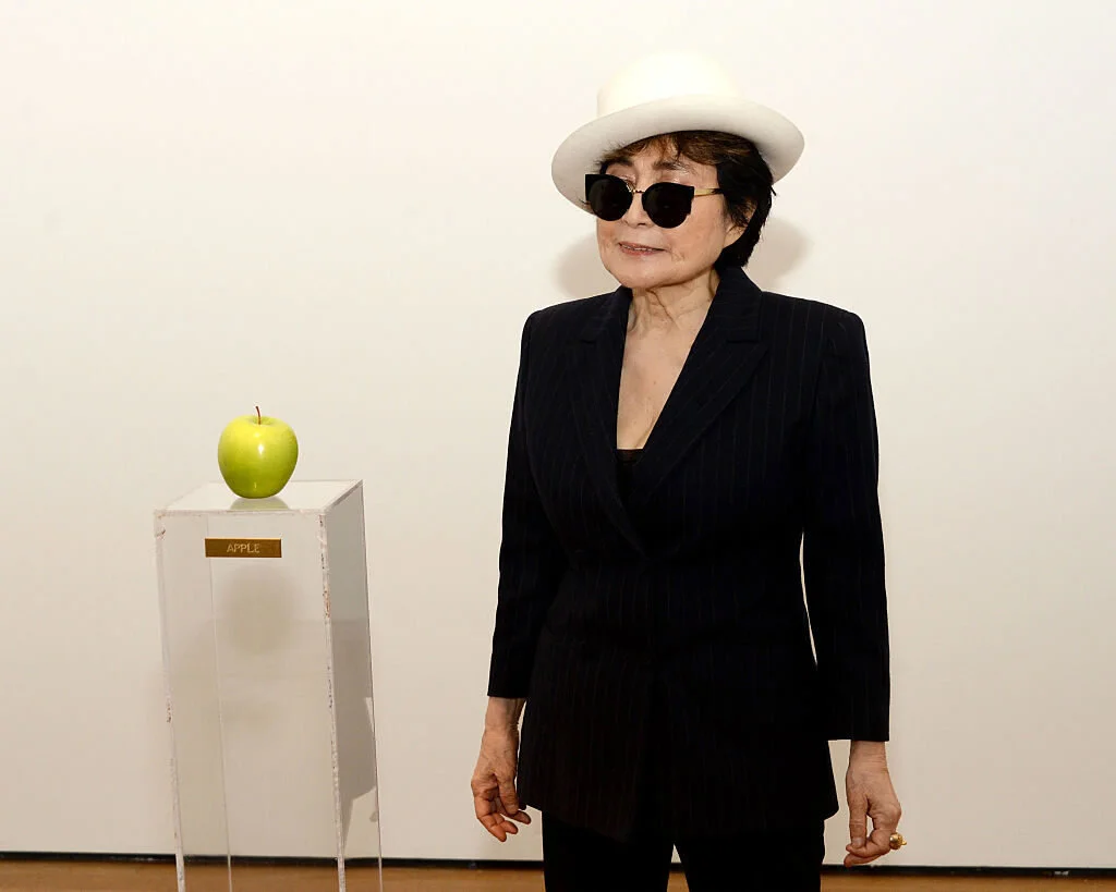 Artnet : Yoko Ono Is Hanging Banners With a Message of Hope for New Yorkers on the Facade of the Met for Its Reopening Later This Month