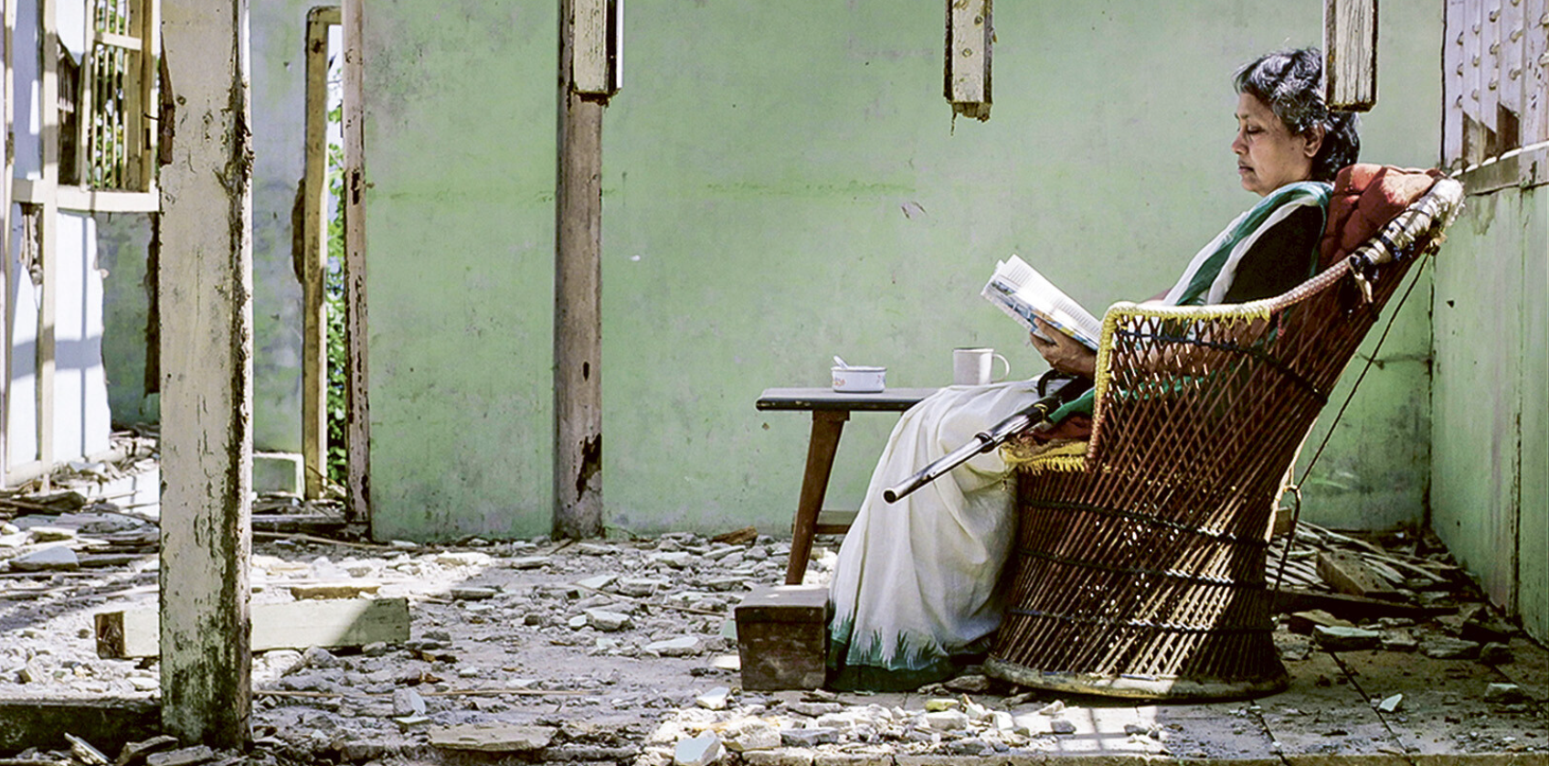 E-flux : Résister, encore.