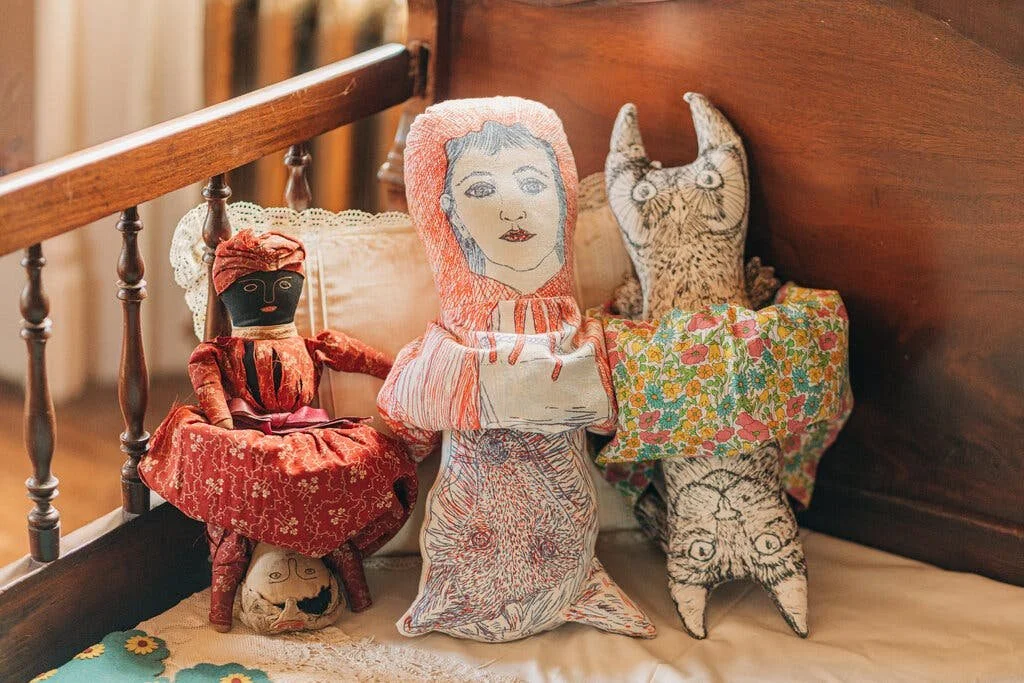 The New York Times : In Dishes and Dolls, a Foundation of Feminist Art (by  Laurel Graeber)