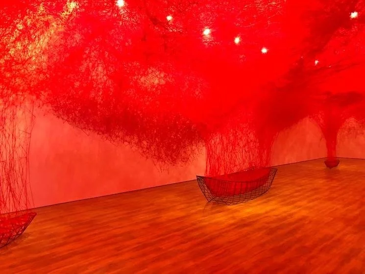 Le Petit Journal : Du 26/11 au 30/04/23 – Rétrospective de l’artiste japonaise Chiharu Shiota au Macan (by Valérie Pivon)