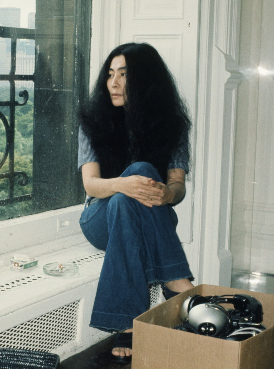 Harper's Bazaar : Yoko Ono : Pourquoi l'artiste révolutionnaire a-t-elle été si longtemps peu appréciée ? (by Ella Alexander)