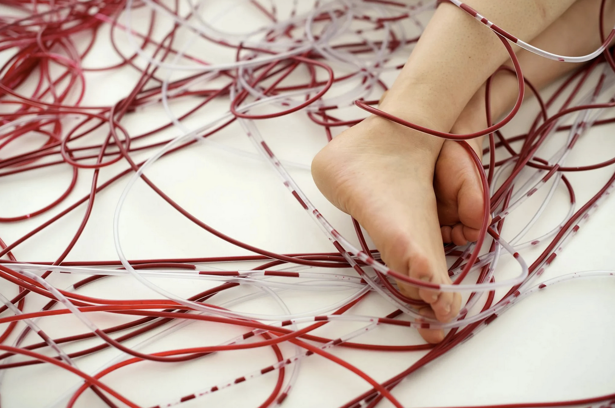 Chiharu Shiota, Wall (2010), video still. Photo: courtesy of the artist, ©ARS, New York, 2025.