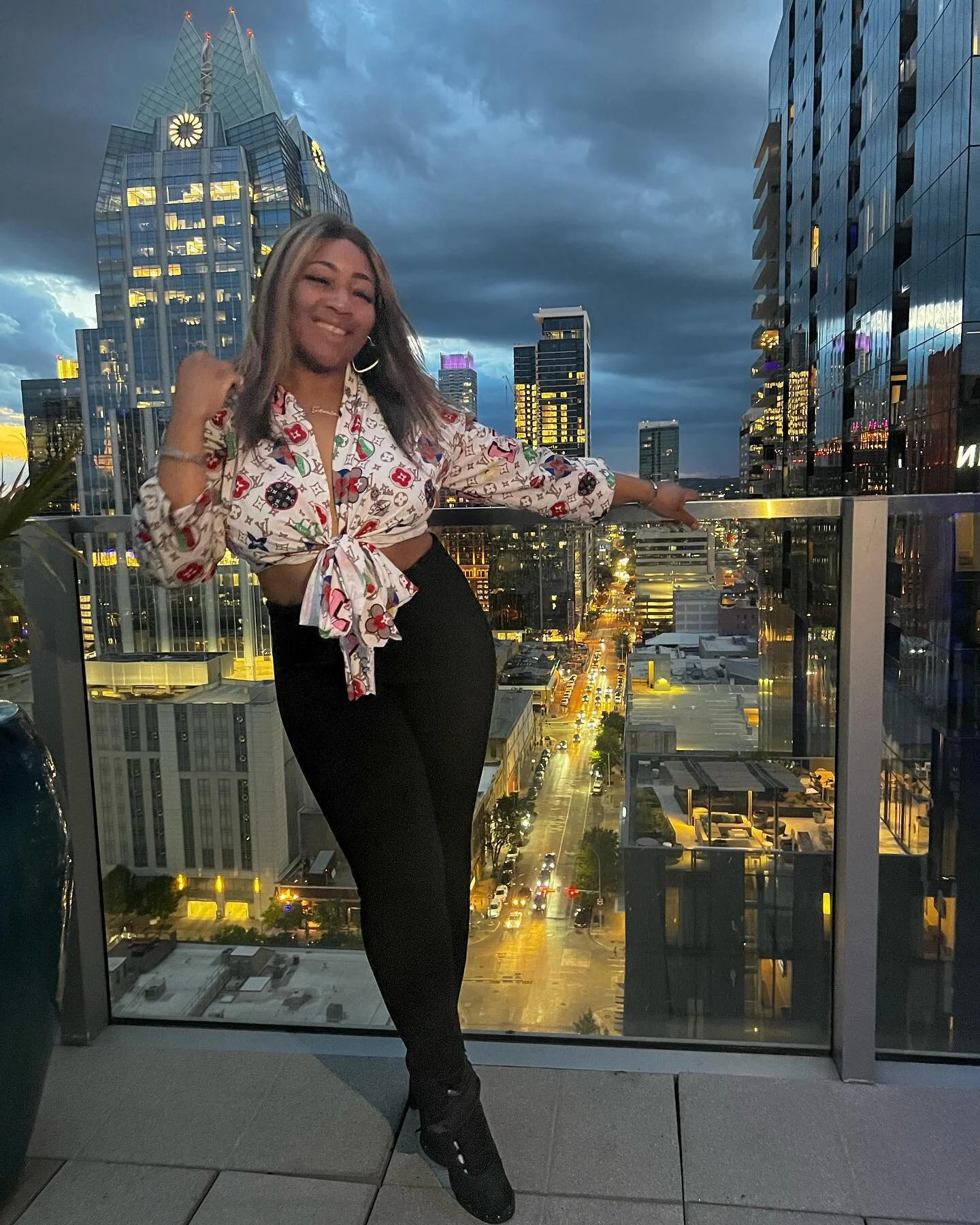 I&rsquo;m that moment, it was all perfect 💕

#rooftop #music #texas #singer #songwriter #love