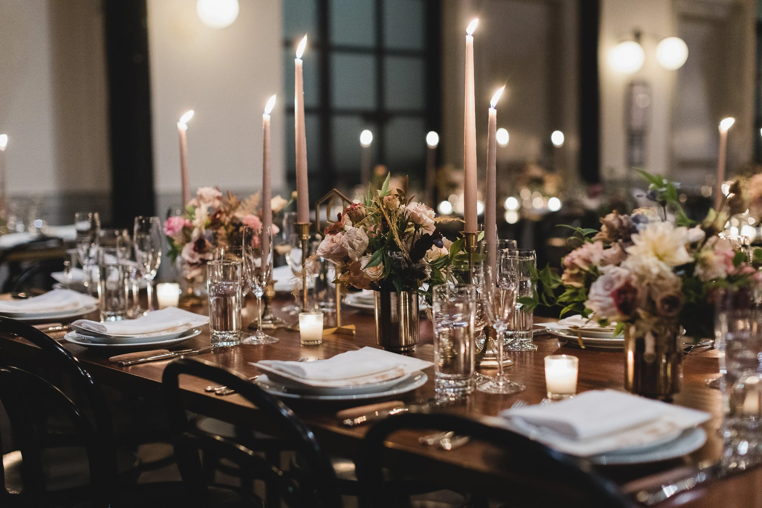Designs by Ahn Wythe Hotel Dinner Setting Tablescape