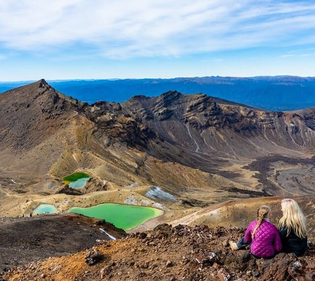 These lakes were worth all the sore muscles it took to see them 💪🏻⁣
⁣
I don&rsquo;t recommend hiking the #tongarirocrossing right after you&rsquo;ve been baking every day and getting fat over #quarantine 😂. It demands a certain level of respect!  