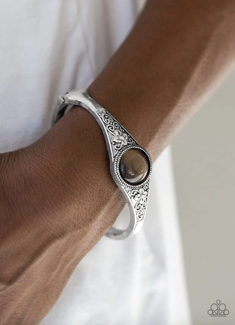 modernly meaddw brown bracelet model CP.jpg