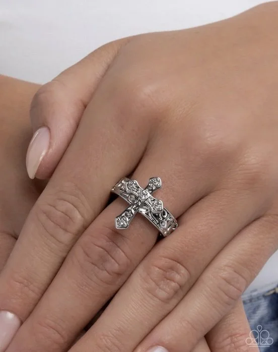 Holy Haute ring model CP (3) bling it on.jpg