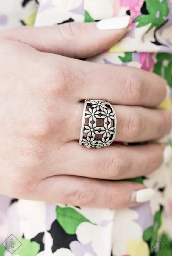 crazy about daisies model ring GM FF .jpg