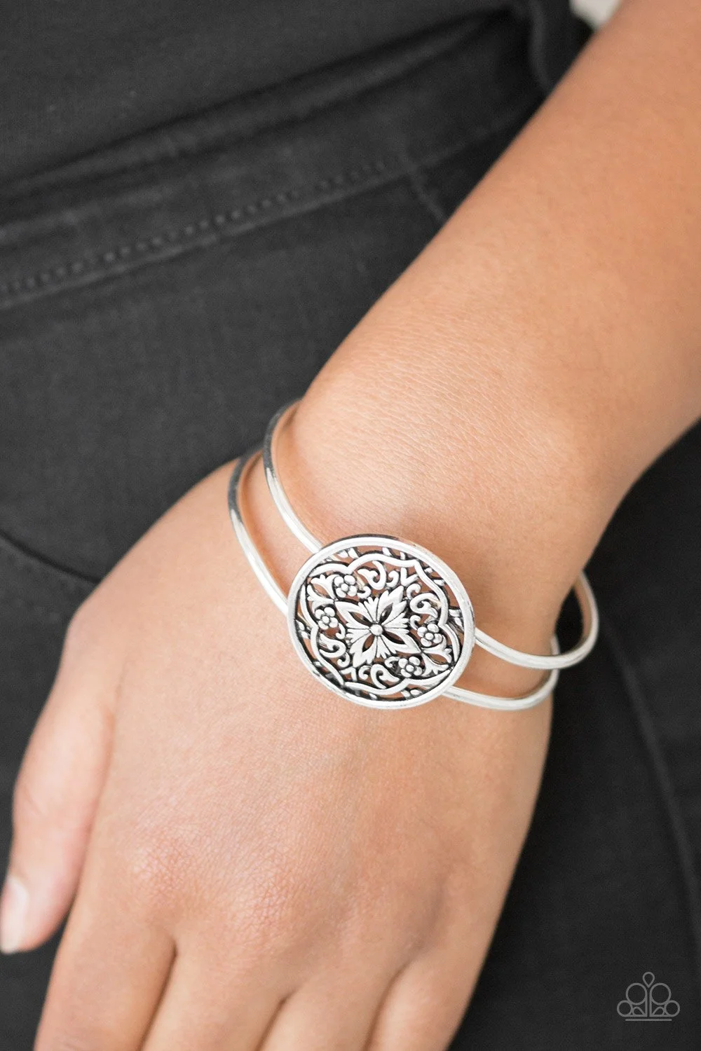 Mandala Majesty - Silver_2.jpg