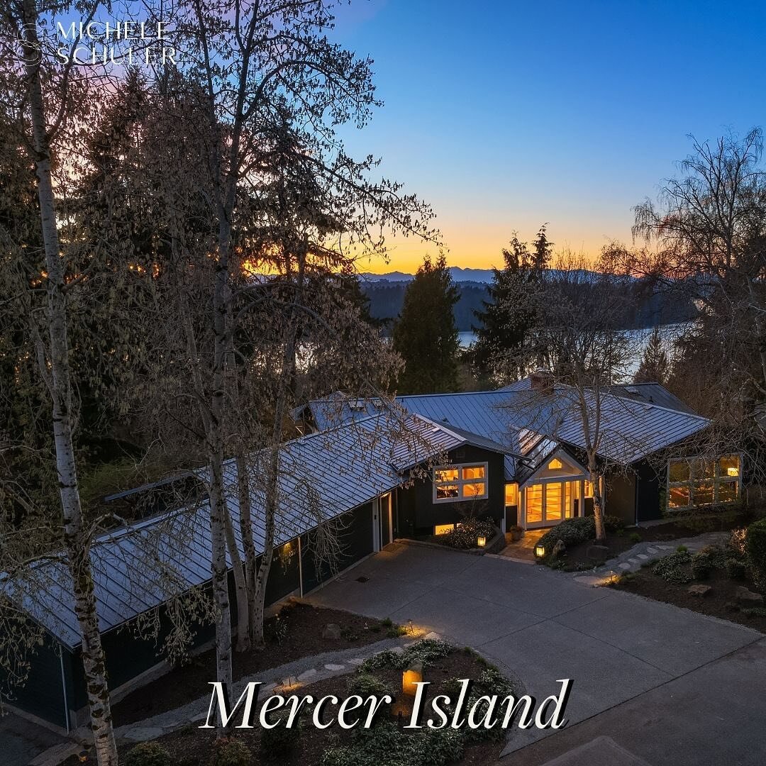 🌅 Dreaming of a lakeside escape with views that sweep you off your feet? Behold the unparalleled beauty right from your home! 🏞️ Gaze at Lake Washington&rsquo;s tranquility, the Olympics&rsquo; grandeur, &amp; Seattle&rsquo;s sparkling skyline. 🌆 