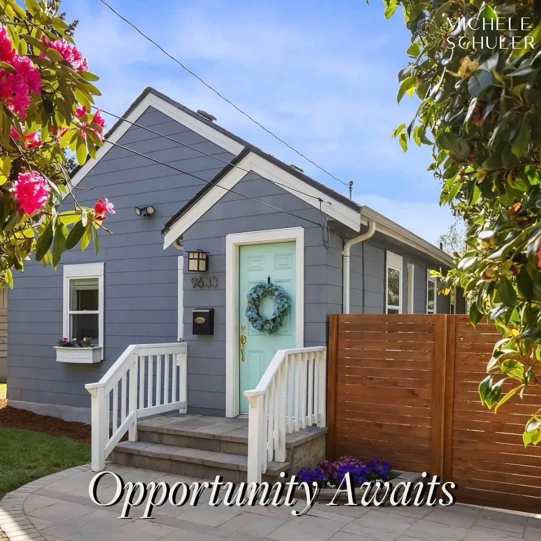 Welcome to the perfect abode! Charming Craftsman in vibrant neighborhood offers an unparalleled lifestyle! 🏠 Recent upgrades and  2018 kitchen remodel, this home is built to last.

Relax on your private deck, or enjoy leisurely strolls through the n