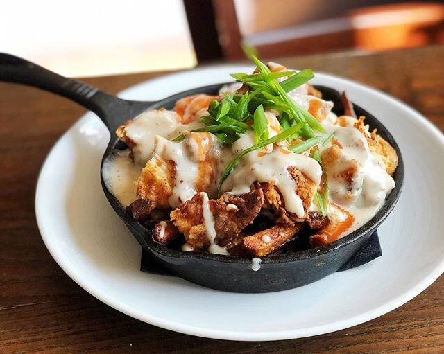 Fried Chicken Poutine is BACK! Give us a shout or hop on UberEats from Tues-Sun from 11am-8pm!
&bull;
Poutine // fried chicken, cheese curds, duck fat white gravy, hot sauce.