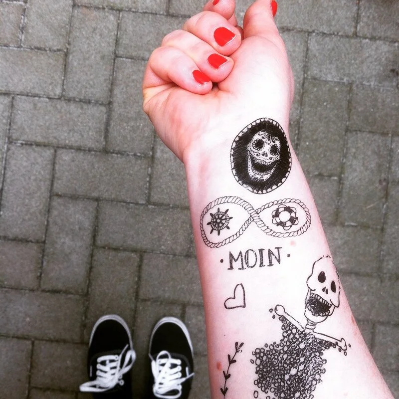 FRAU INES – FAKE TATTOOS